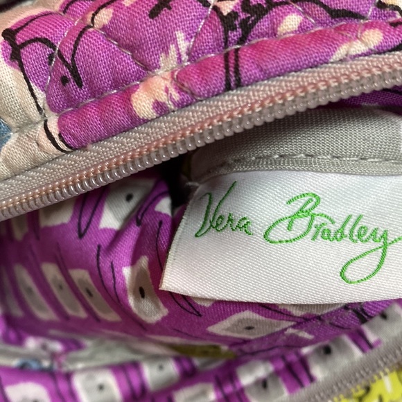 VERA BRADLEY CROSS BODY SMALL PURSE FLOWERS ON GRAY BACKGROUND GUC - Picture 7 of 12